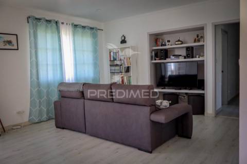 Moradia t3 totalmente remodelada com garagem – rosais, ilha de são jorge