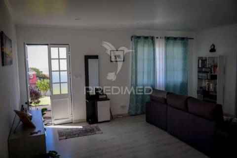 Moradia t3 totalmente remodelada com garagem – rosais, ilha de são jorge