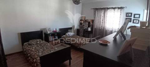 Moradia t3 em sarilhos pequenos, moita