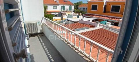 Moradia t3 em sarilhos pequenos, moita