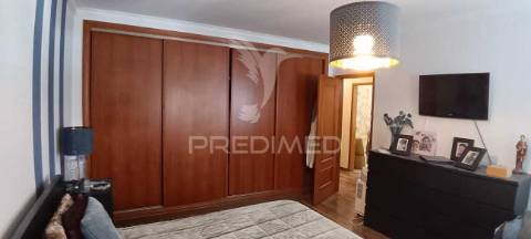 Moradia t3 em sarilhos pequenos, moita