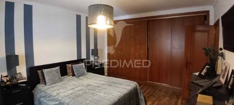 Moradia t3 em sarilhos pequenos, moita