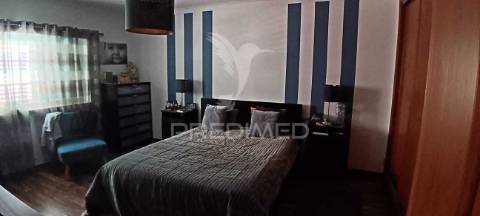 Moradia t3 em sarilhos pequenos, moita