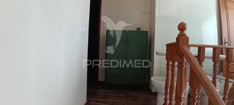 Moradia t3 em sarilhos pequenos, moita