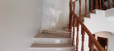 Moradia t3 em sarilhos pequenos, moita