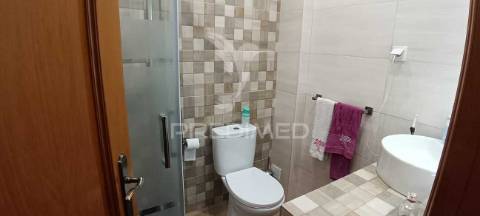 Moradia t3 em sarilhos pequenos, moita