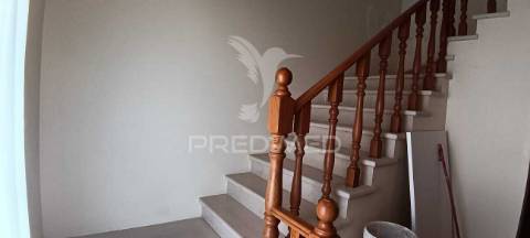 Moradia t3 em sarilhos pequenos, moita