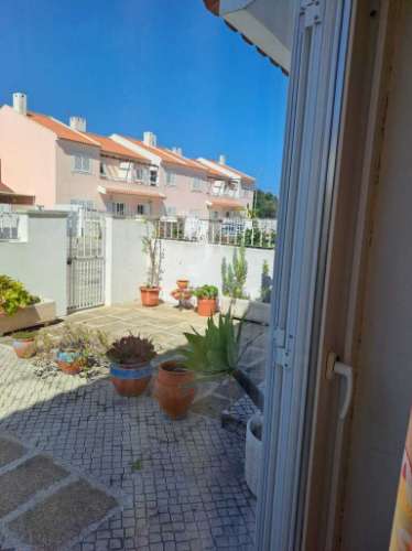 Moradia t3 em sarilhos pequenos, moita