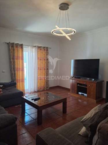 Moradia t3 em sarilhos pequenos, moita