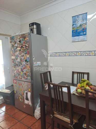 Moradia t3 em sarilhos pequenos, moita