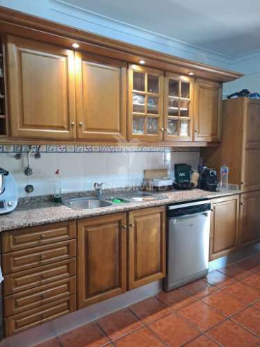 Moradia t3 em sarilhos pequenos, moita