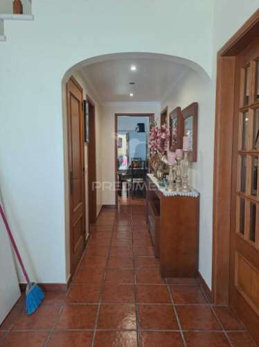 Moradia t3 em sarilhos pequenos, moita