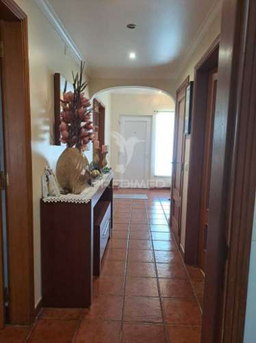 Moradia t3 em sarilhos pequenos, moita