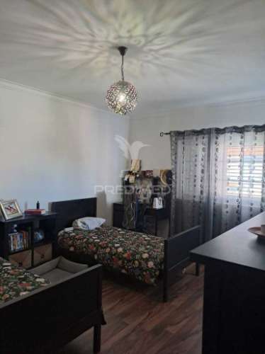 Moradia t3 em sarilhos pequenos, moita