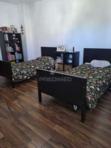 Moradia t3 em sarilhos pequenos, moita