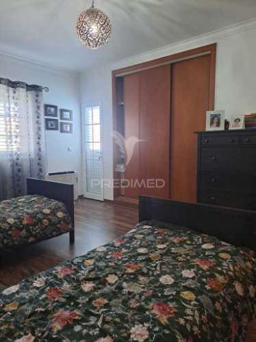 Moradia t3 em sarilhos pequenos, moita