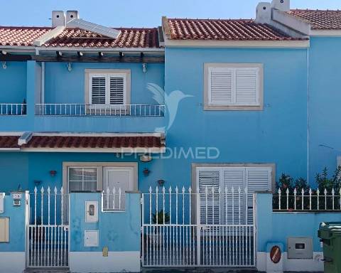 Moradia t3 em sarilhos pequenos, moita