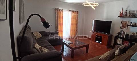 Moradia t3 em sarilhos pequenos, moita