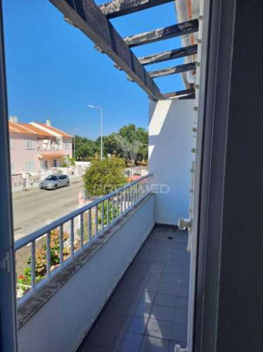 Moradia t3 em sarilhos pequenos, moita