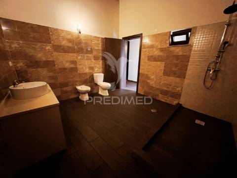 Moradia recuperada t3  com quintal em alfundão