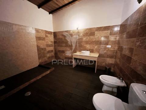 Moradia recuperada t3  com quintal em alfundão