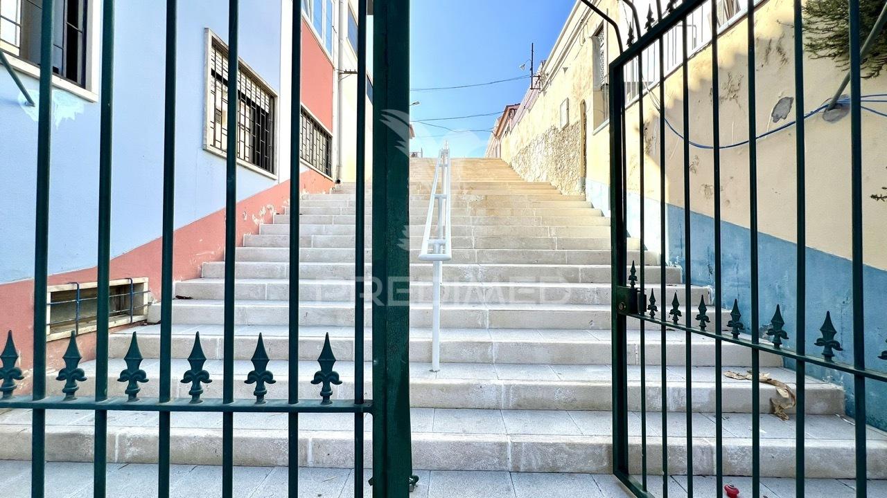 Moradia t2 com sótão em setúbal