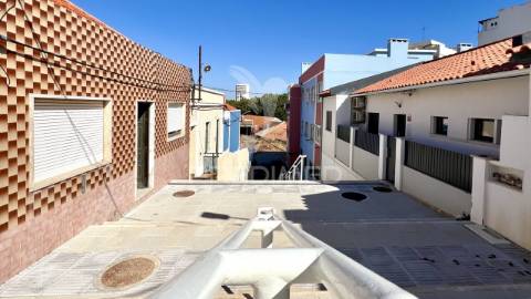 Moradia t2 com sótão em setúbal