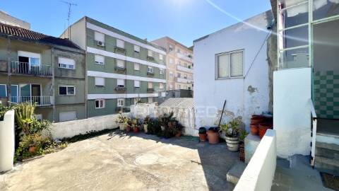 Moradia t2 com sótão em setúbal