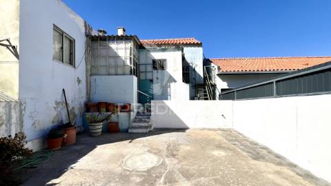 Moradia t2 com sótão em setúbal