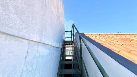 Moradia t2 com sótão em setúbal