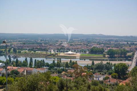 Lote para construção de moradia, localizado em abrantes.