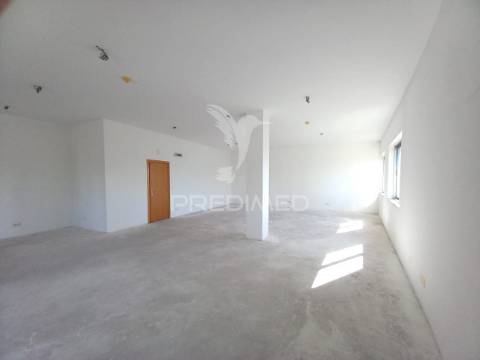 Escritório – urbanização dos plátanos, abrantes.