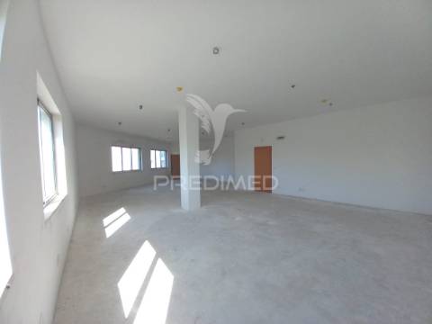 Escritório – urbanização dos plátanos, abrantes.