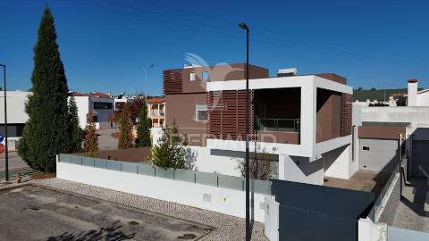 Moradia isolada t4 como nova