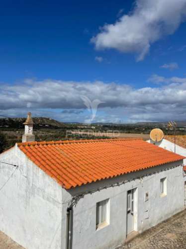 Terreno urbano com viabilidade de construção em paderne