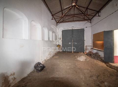 Armazém no centro do vimieiro