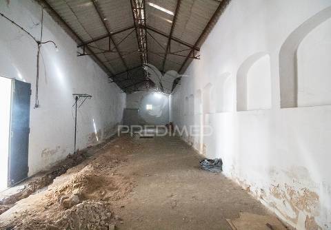 Armazém no centro do vimieiro