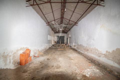 Armazém no centro do vimieiro