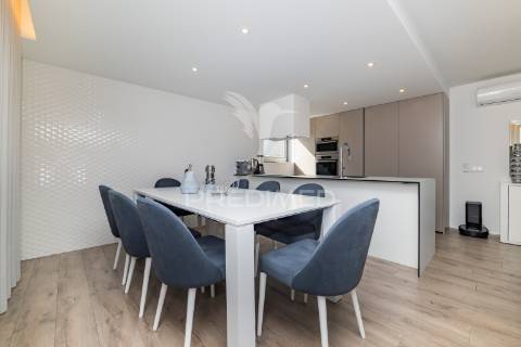 Apartamento t3 na urbanização da acrescentar em real