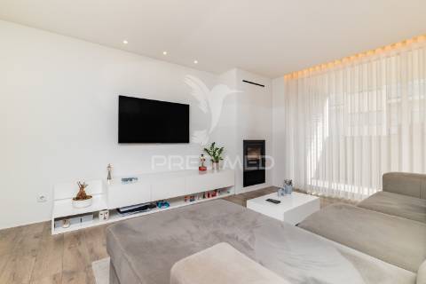 Apartamento t3 na urbanização da acrescentar em real