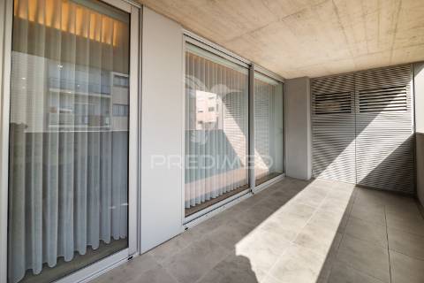 Apartamento t3 na urbanização da acrescentar em real