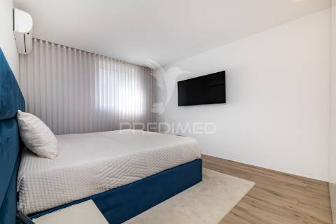 Apartamento t3 na urbanização da acrescentar em real