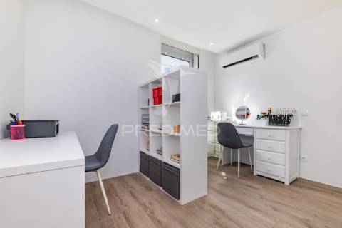 Apartamento t3 na urbanização da acrescentar em real