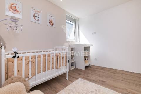 Apartamento t3 na urbanização da acrescentar em real