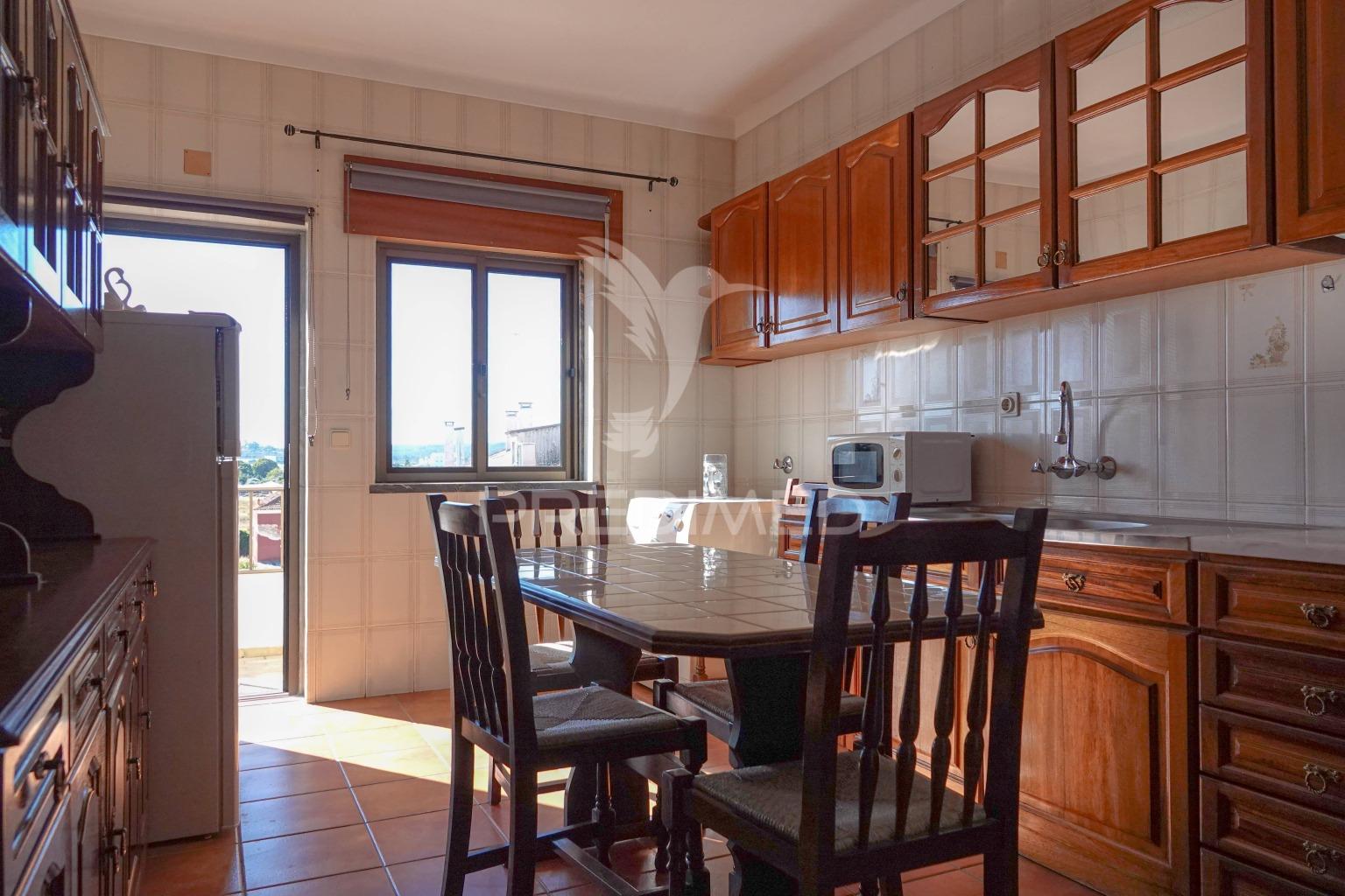 Apartamento t3, rossio ao sul do tejo – abrantes.