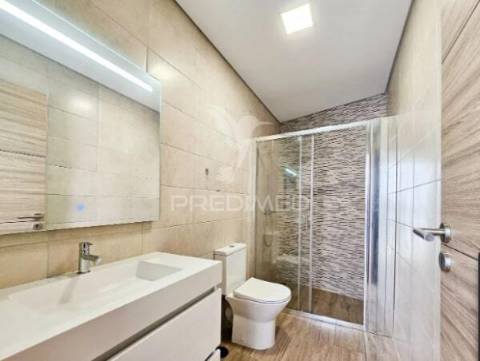 Fantástica moradia recuperada com dois t2 e dois t1 independentes