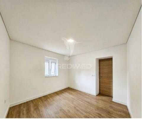 Fantástica moradia recuperada com dois t2 e dois t1 independentes