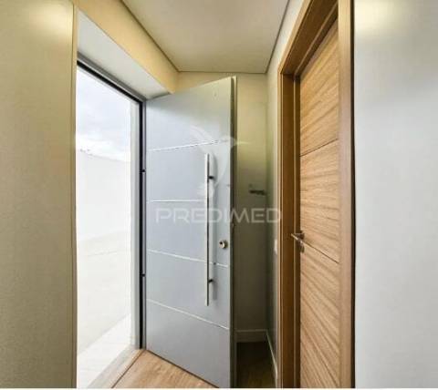 Fantástica moradia recuperada com dois t2 e dois t1 independentes