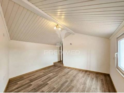 Fantástica moradia recuperada com dois t2 e dois t1 independentes