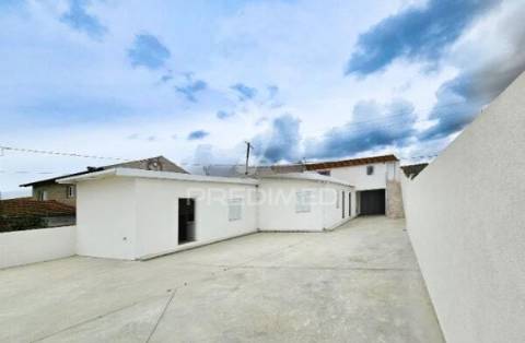 Fantástica moradia recuperada com dois t2 e dois t1 independentes